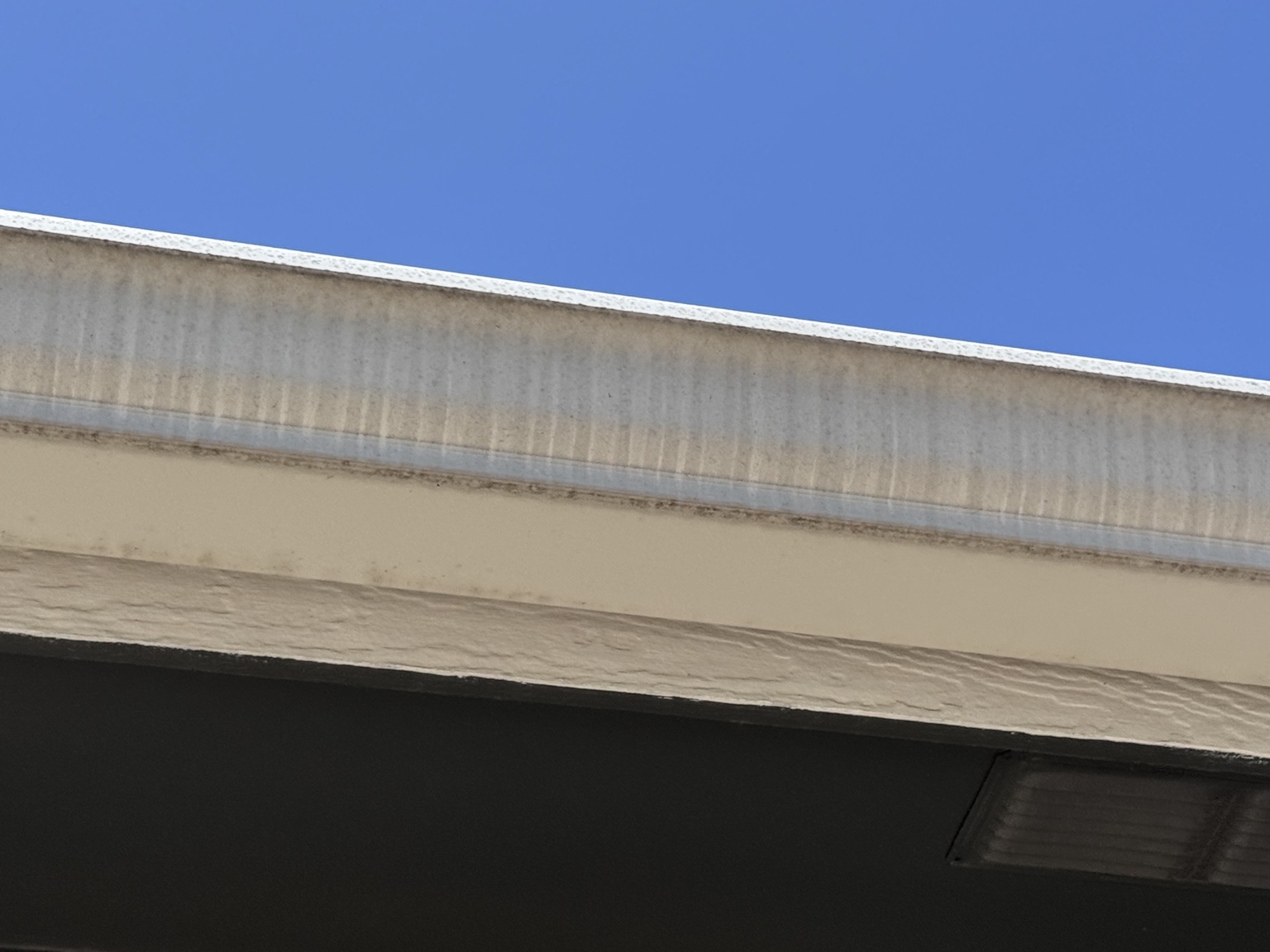 Gutter brightening before cleaning